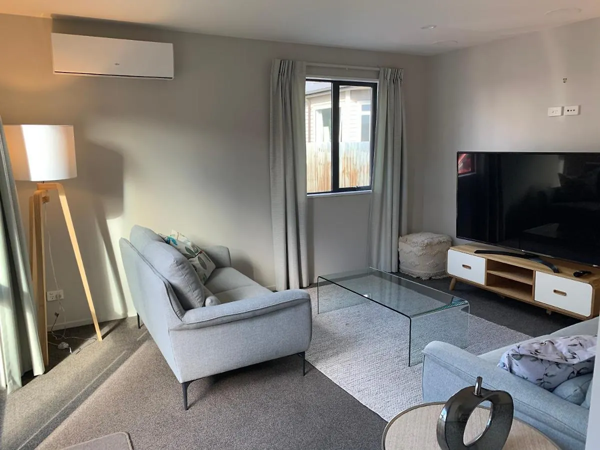 Chalet Stylish Oasis In Central City Christchurch