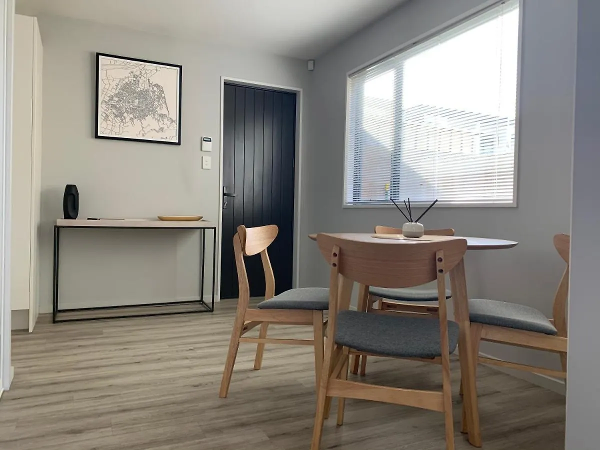 Stylish Oasis In Central City 크라이스트처치 샬레