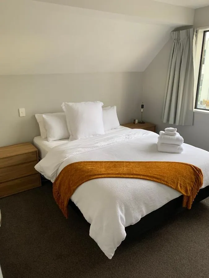 Chalet Stylish Oasis In Central City Christchurch